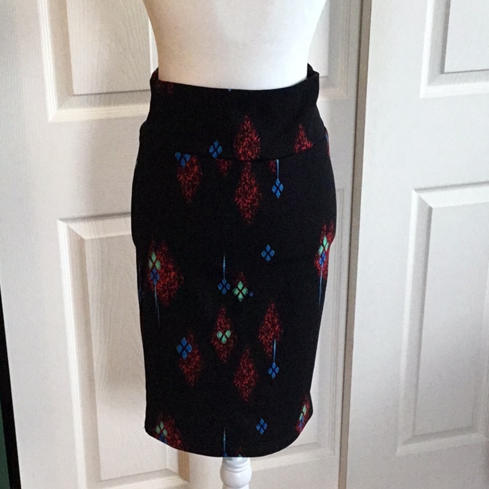 LuLaRoe black abstract print skirt